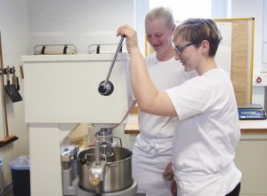 Bäckerinnen bei der Arbeit