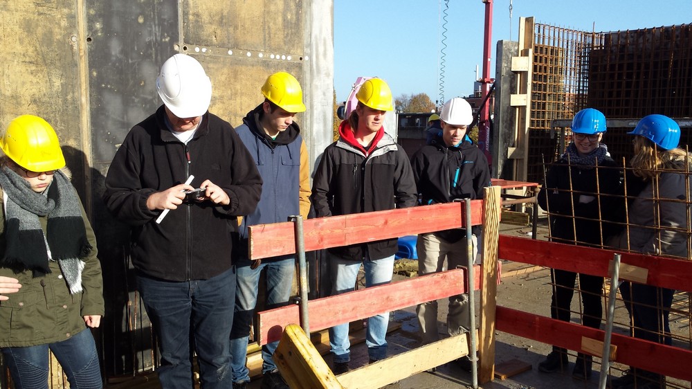 Bauzeichner besichtigen Baustelle in Geilenkirchen