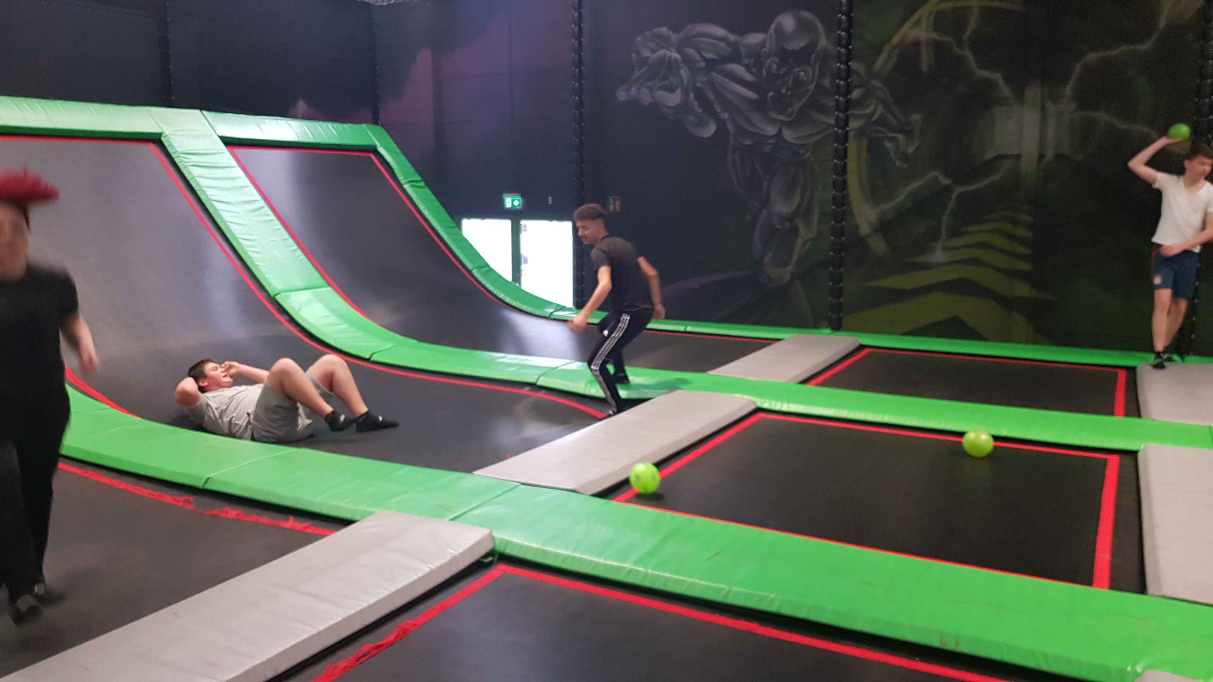 Teambuilding auf dem Trampolin