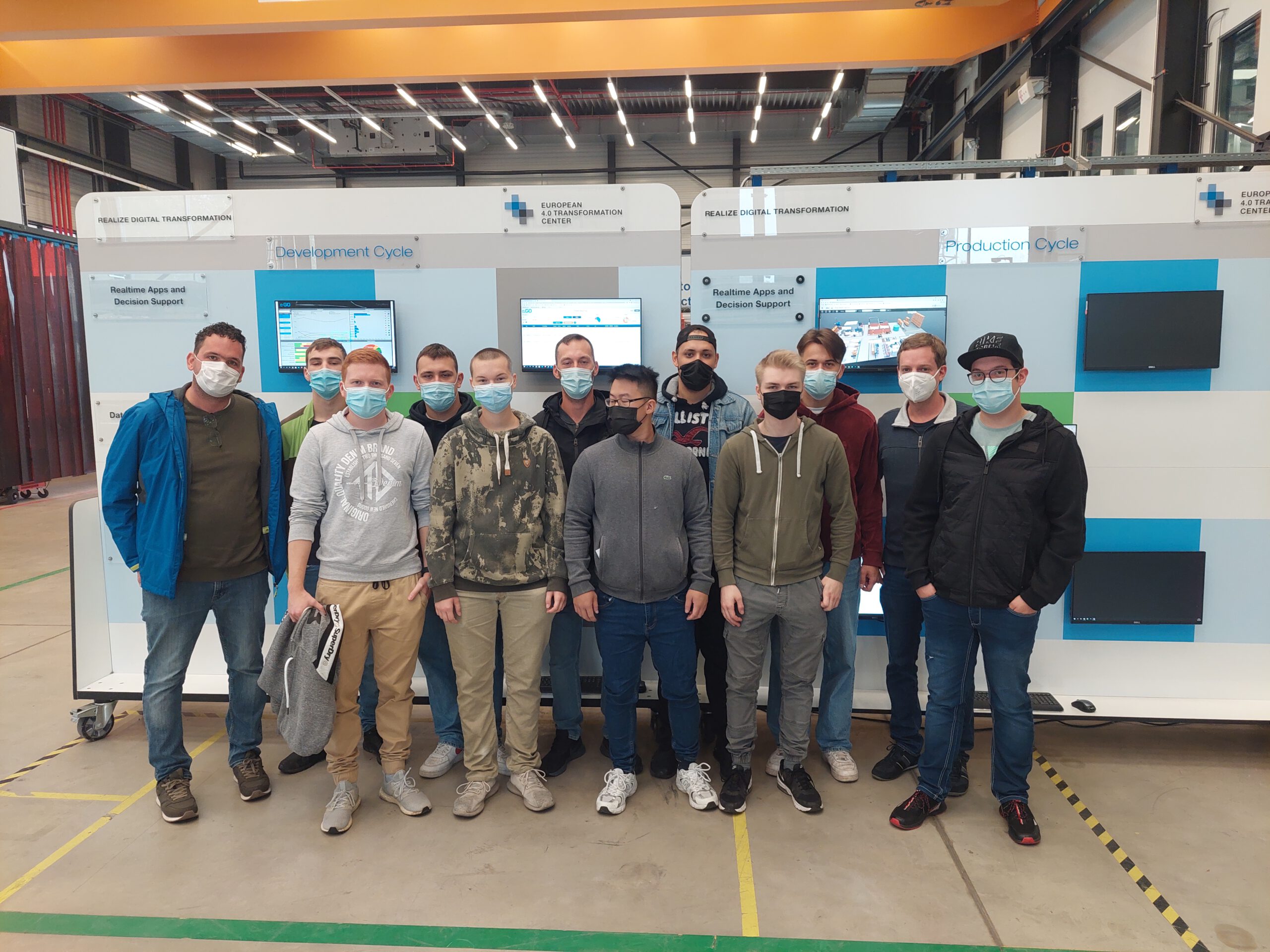 Mechatroniker Oberstufe zu Besuch in der Demo-Fabrik auf dem Campus Melaten