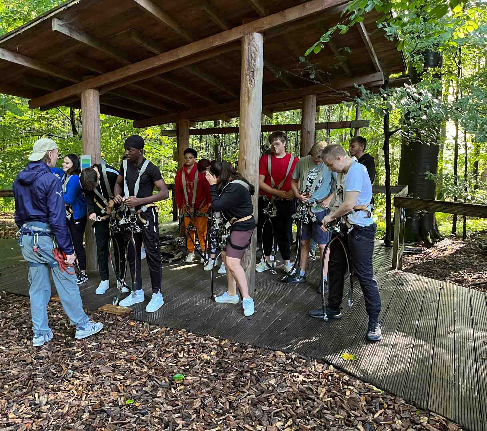 AKO 1 und AKO 2 Tagesfahrt in den Kletterwald Aachen